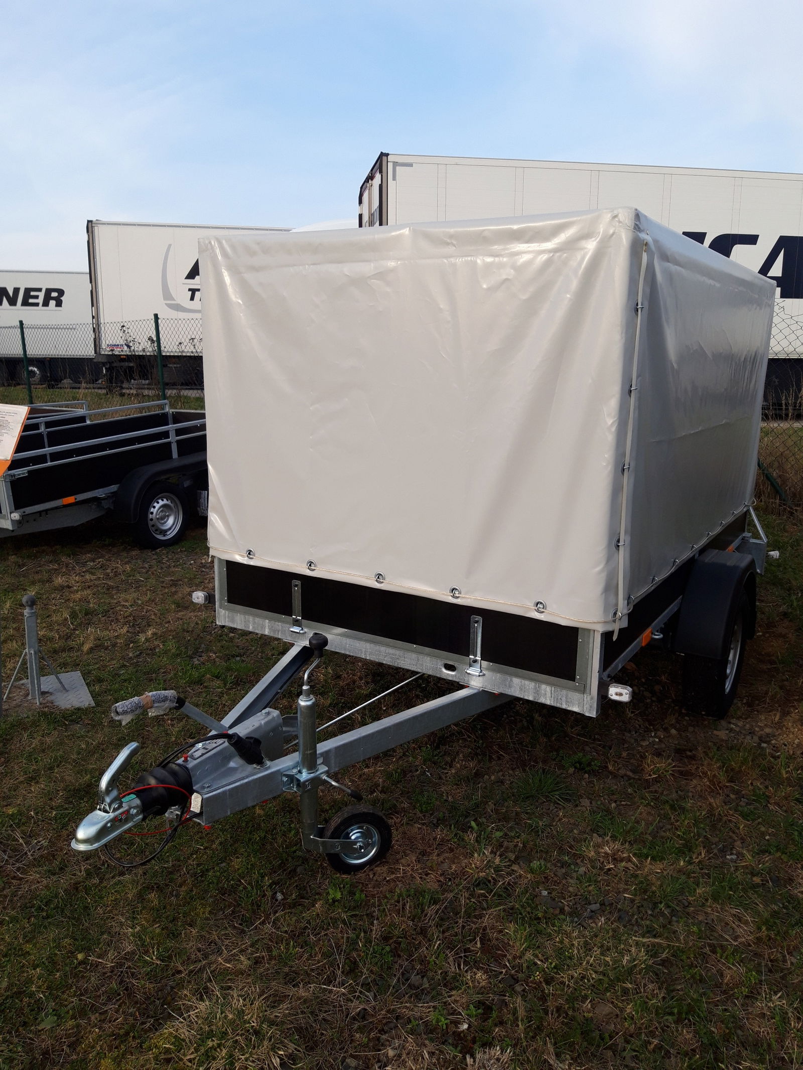 B13.2,plachta šedá.jpg