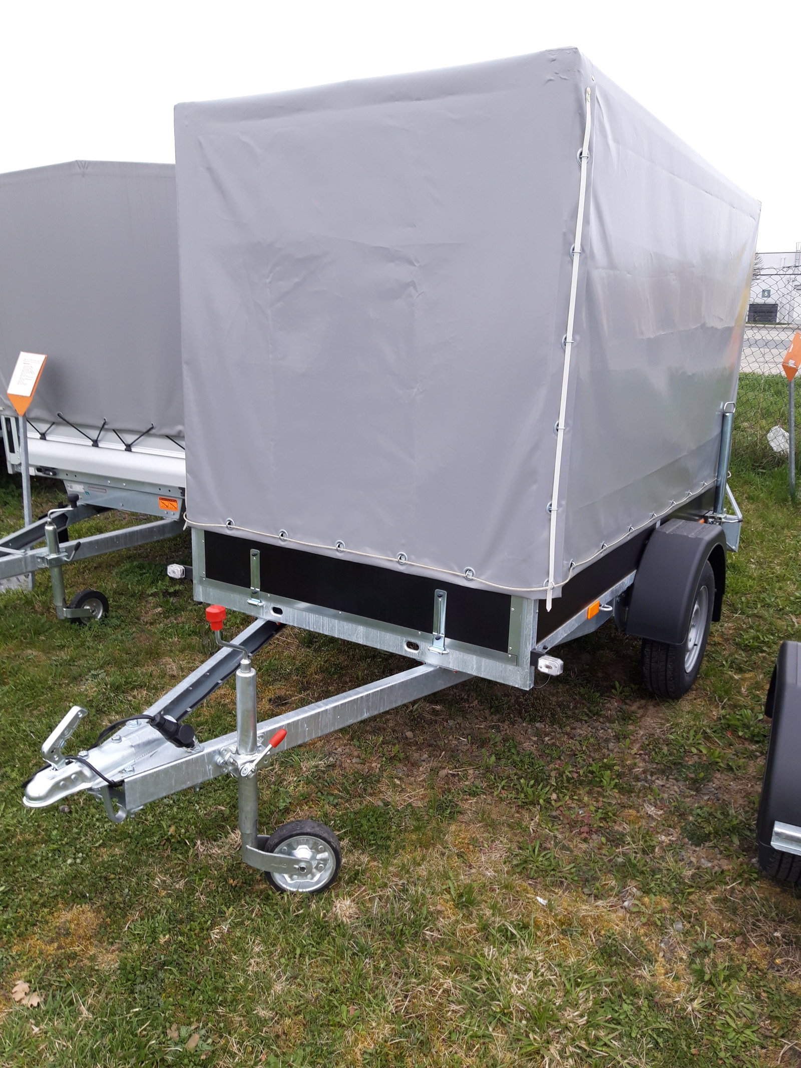 A2,ZN,plachta šedá,nohy.jpg